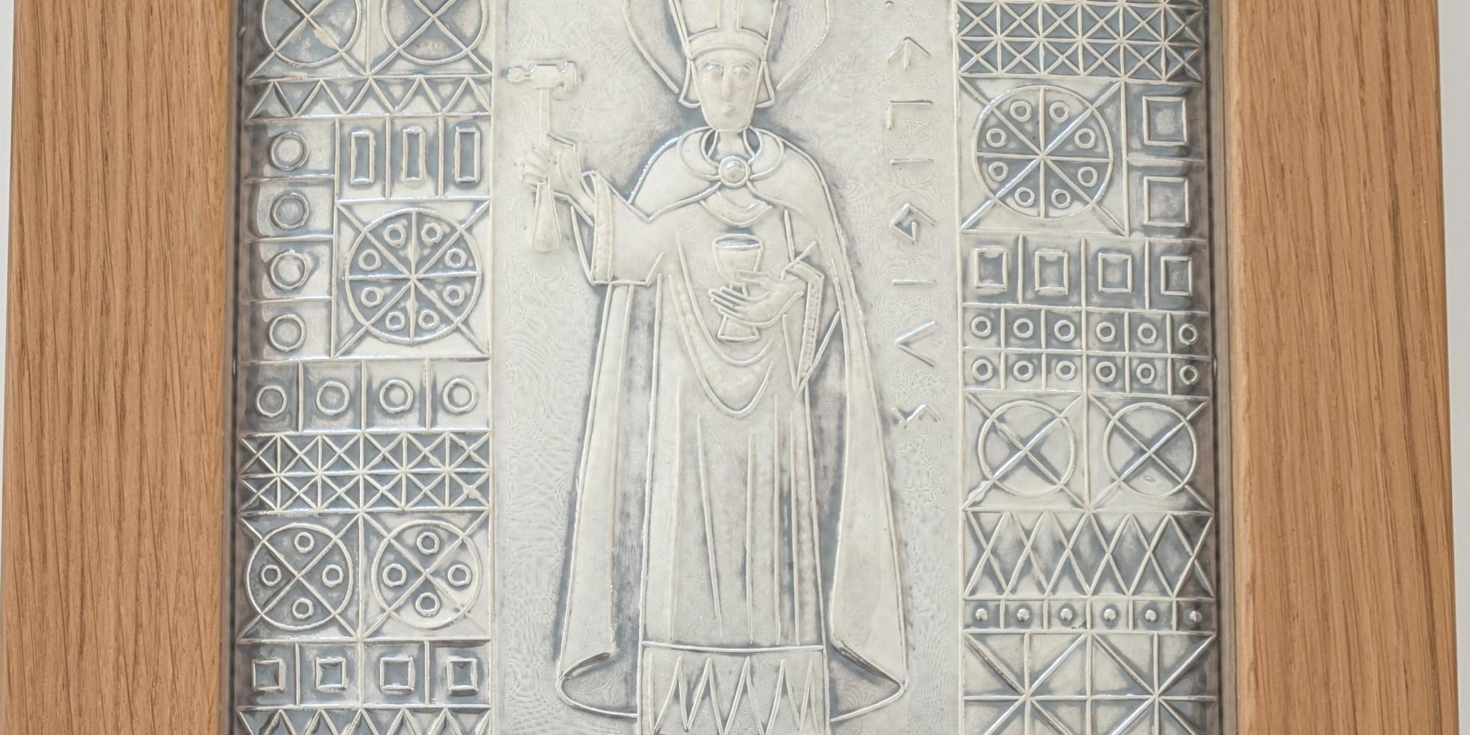 Darstellung des Hl. Eligius aus Silber, gerahmt.